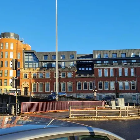 Stylish 1 Bed Sleeps 2 Parking Lägenhet *