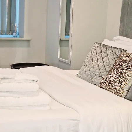 Stylish 1 Bed Sleeps 2 Parking * Лідс