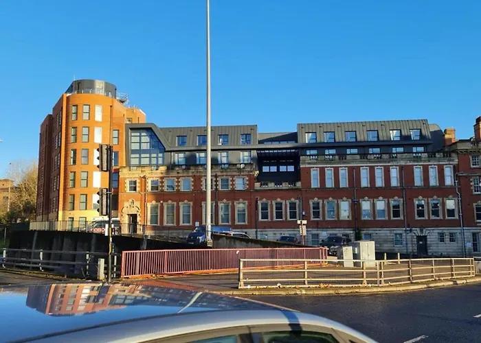 Stylish 1 Bed Sleeps 2 Parking Apartment *